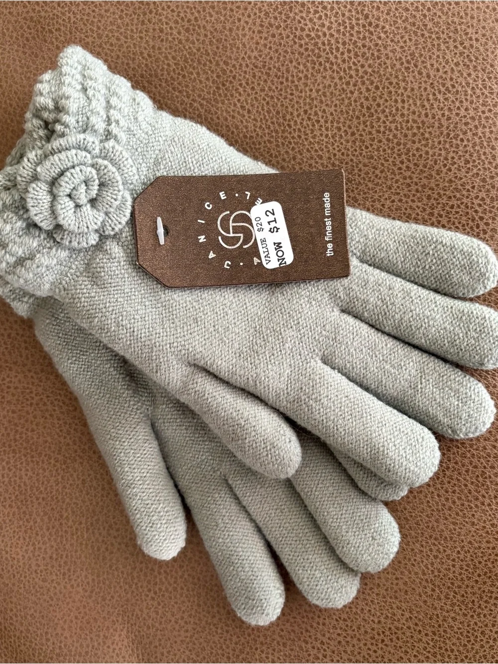 Grey Knit Flower Cuff Gloves